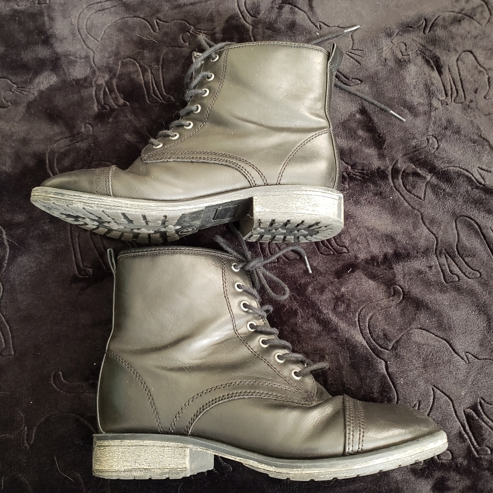 Madden Girl Black Combat Boots 3M NWOT